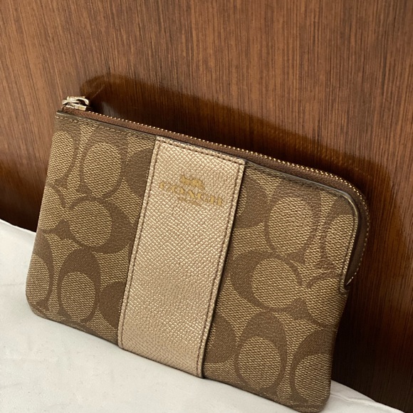 Coach Wristlet/Wallet - Picture 1 of 12